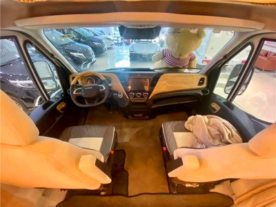 鉑馳帕亞尼進(jìn)口依維柯房車 移動的豪華行宮，報(bào)價(jià)與“腳手架”式定制解析